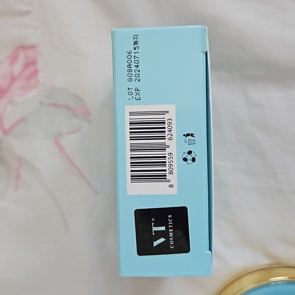 NEW VT Essence Sun Pact Korean Sunscreen - Picture 2 of 3